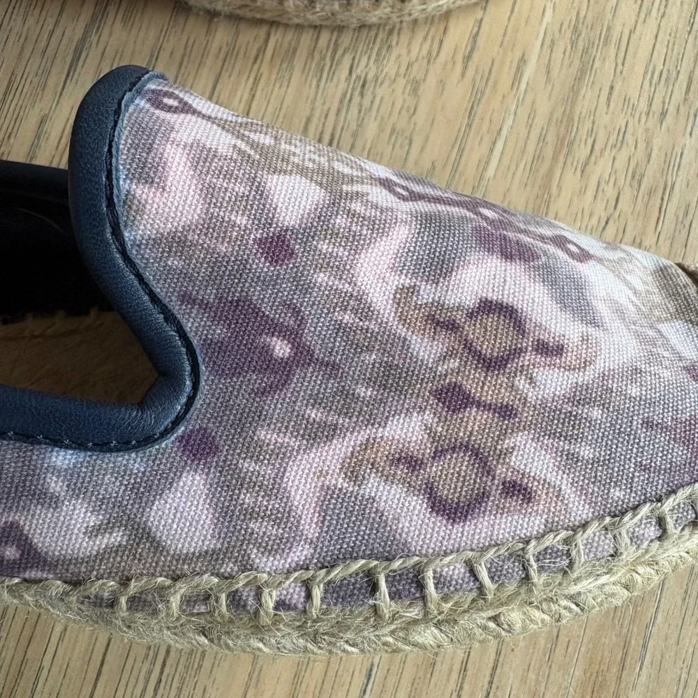 NWOB Tory Burch Purple Ikat Canvas Espadrille Flats Gold Logo Navy Leather Trim